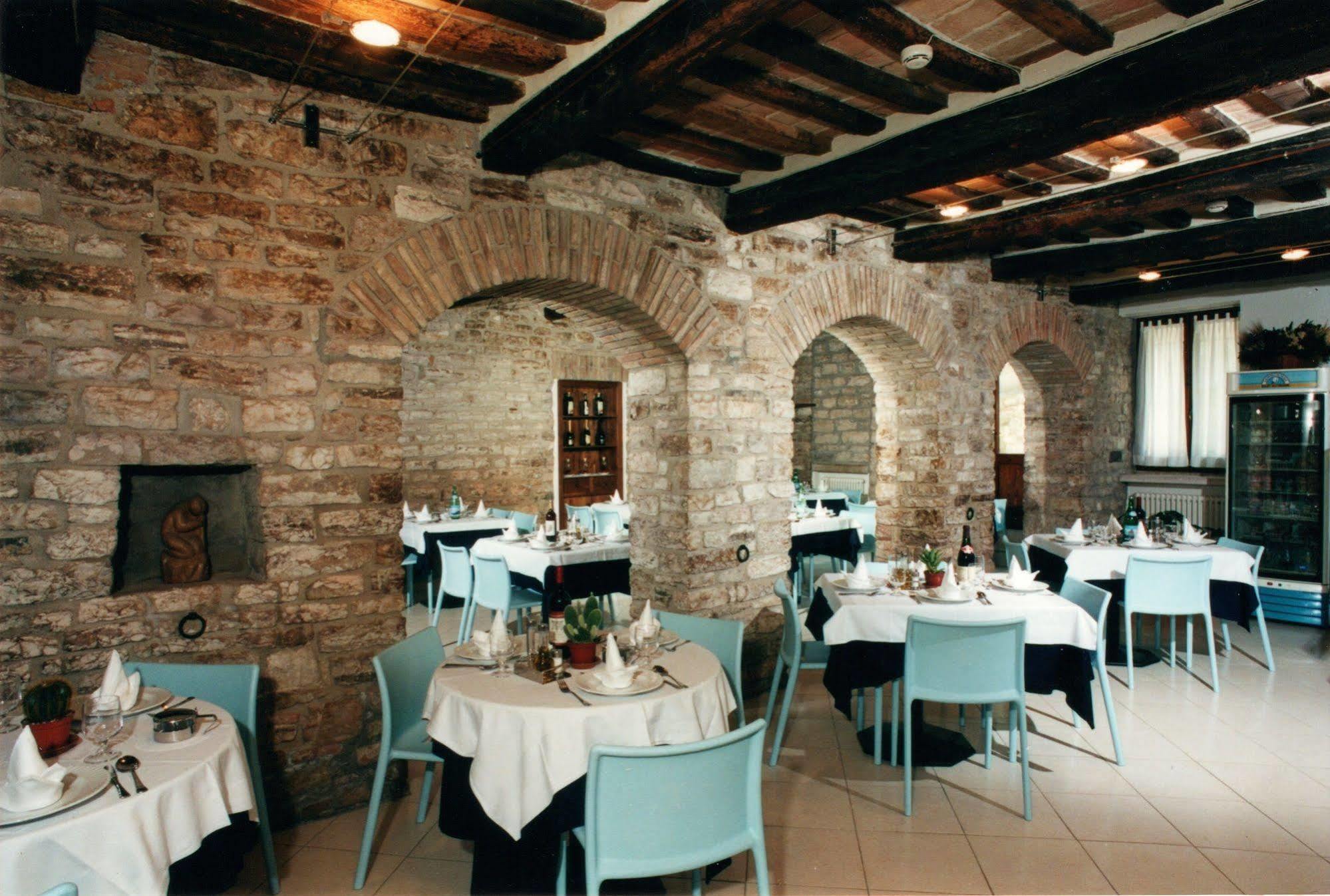 Hotel Tre Ceri Gubbio Eksteriør billede